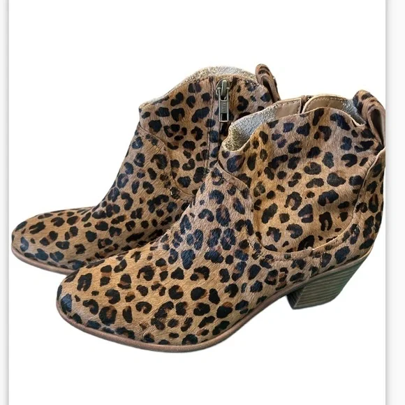 UGG Kingsbury Leopard Bootie - Picture 3 of 8